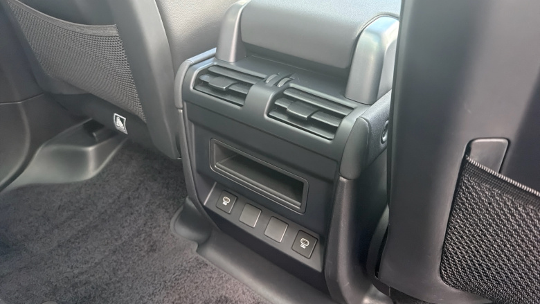 Land Rover Defender 3.0 D250 X-Dynamic SE 110 5dr Auto Diesel Estate